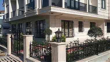 فرصة في اسطنبول تملك بيتك الجديد في بناء فاخر غرفتين وصالون بسعر 77 500  فقط ...