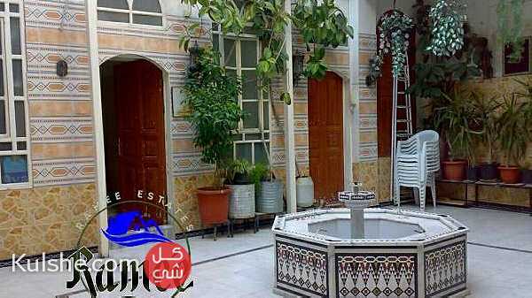 بيت عربي للبيع دمشق شارع بغداد ... - صورة 1