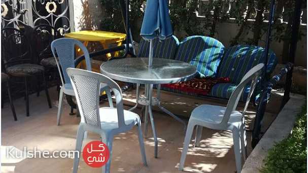 شقة مفروشة أرضية قرب مستشفى الاستقلال ومدارس العروبة - Image 1