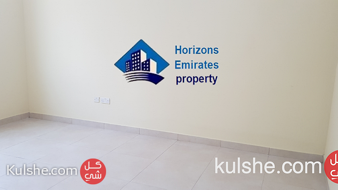 للإيجار شقة ببناية مكونة من غرفة و صالة مع موقف في ابوظبي شارع المرور - Image 1
