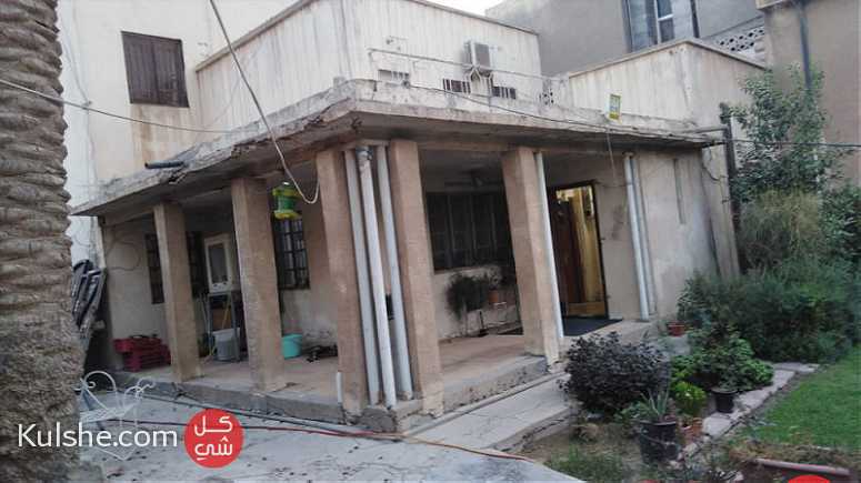 بيت للبيع في حي الجامعة بمساحة ٥٥٧ متر مربع .ملك صرف - Image 1