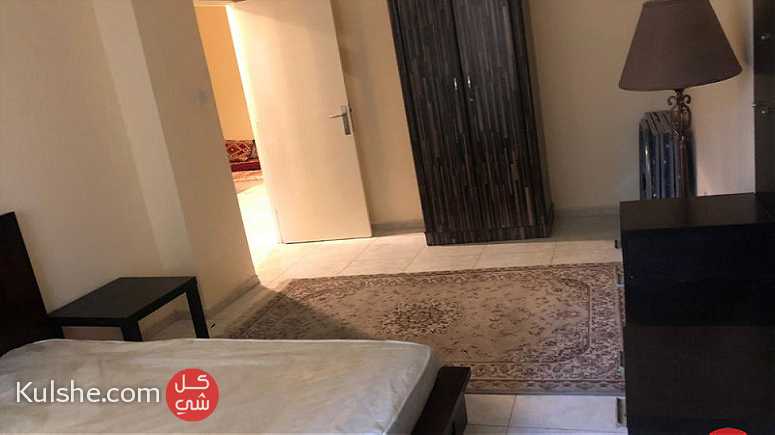 للايجار شقة مفروشة بالشارقة غرفتين وصالة شارع جمال عبد الناصر برج حديث فرش - Image 1