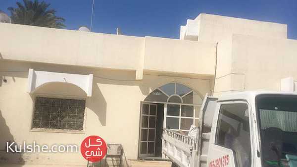 للإيجار بيت عربي في منطقة الشهباء يتكون من 4 غرف نوم وصالة ومجلس ومطبخ - Image 1