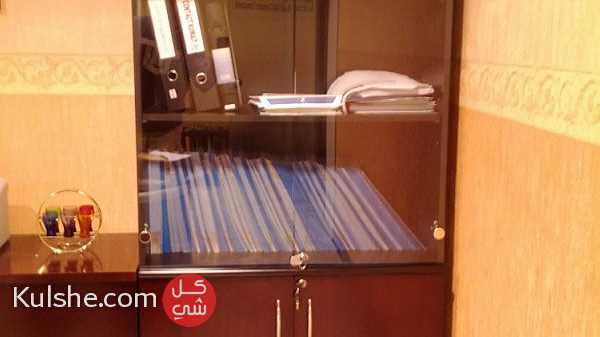 مكتب مساحة 21 م الدور السادس عقارات الكويت إيجار 350 دك - للبيع مؤثث - صورة 1