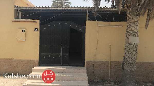 للبيع بيت عربي (شعبي) في الشارقة تقع في منطقة الناصرية تتكون من 5 غرف ومطبخ - Image 1