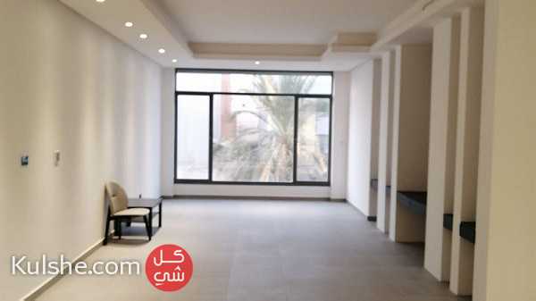 للإيجار في الشامية شقة مساحة دور أول مصعد - صورة 1