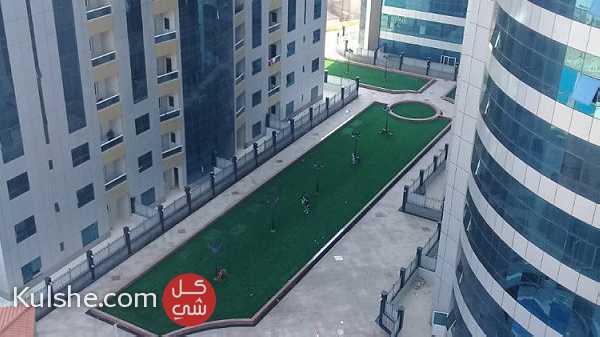 شقة غرفة وصالة جاهزة على الخور للبيع في عجمان ب 435 ألف درهم بالتقسيط و من - Image 1