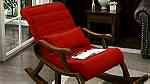 كرسي هزاز خشب زان احمر رومانى عمولت - صورة 1