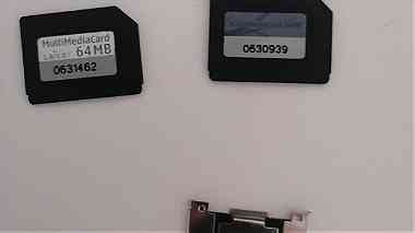 ذاكرة SD واحدة و كرتين ذاكرة MICRO SD من الطراز القديم للمزاد