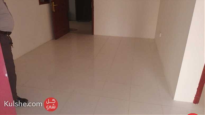 flat for rent in ras ruman near to palace road - صورة 1