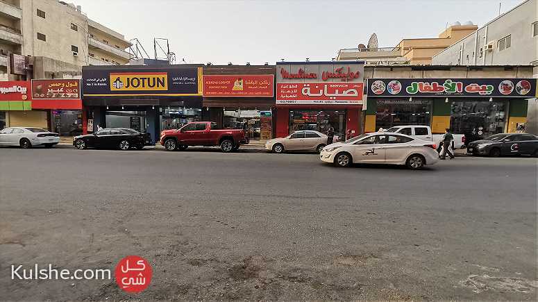 مبنى تجاري للبيع على طريق الملك خالد4 شوارع - Image 1