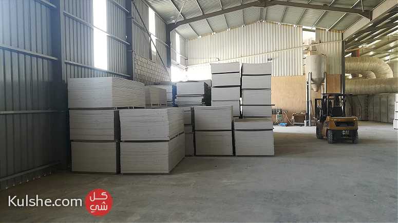مصنع جبسوم بورد وباودر ولاصق بلاط في عمان - Image 1