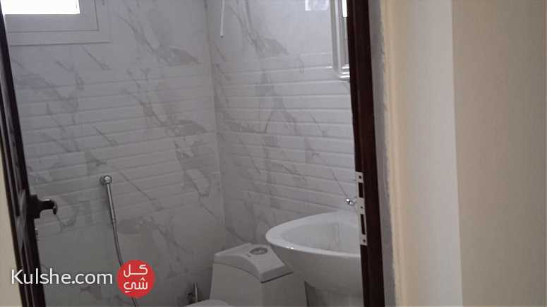 شقة أول ساكن للإيجار في عين خالد - Image 1