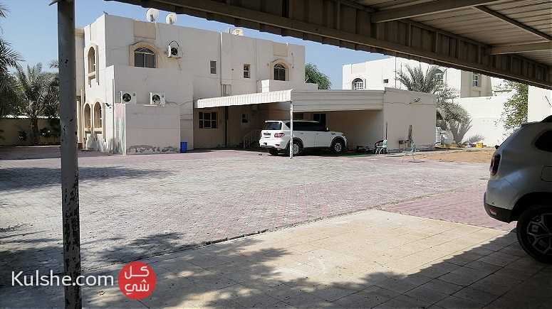 للبيع فيلا في الشارقة تقع في منطقة النوف طابقين تتكون من 5 غرف  و مجلس - Image 1
