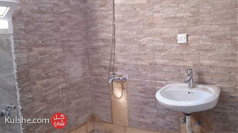 غرفتين وصالة للإيجار في عين خالد - Image 1
