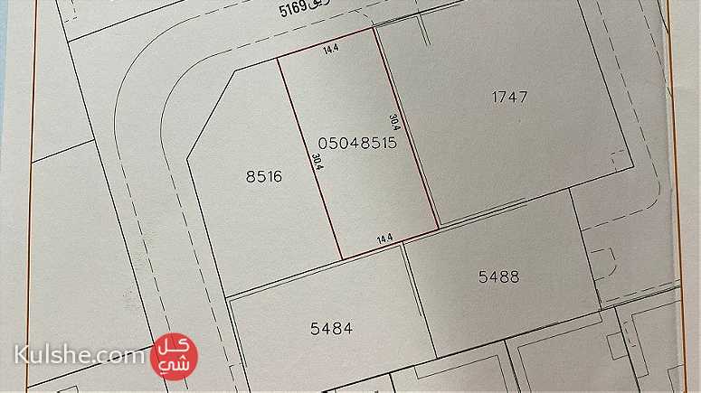 للبيع أرض في القرية المساحة 438.6 مترمربع التصنيف RB الم - Image 1