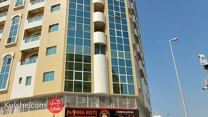 شقة للأيجاار في عجمان منطقة الرميله قريبه من الكورنيش وشارع الكرامه - صورة 1