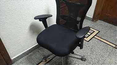 كرسي مكتب متعدد الاستخدام في ابوظبي