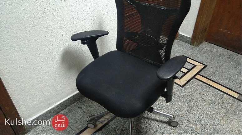 كرسي مكتب متعدد الاستخدام في ابوظبي - Image 1