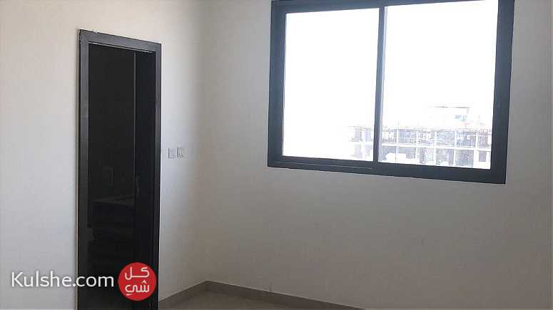للإيجار شقة جديدة أول ساكن في الشارقة منطقة مويلح معسكر الفلاح سابقا - Image 1