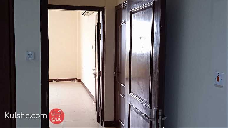 غرفة وصالة داخل مجمع في عين خالد - صورة 1