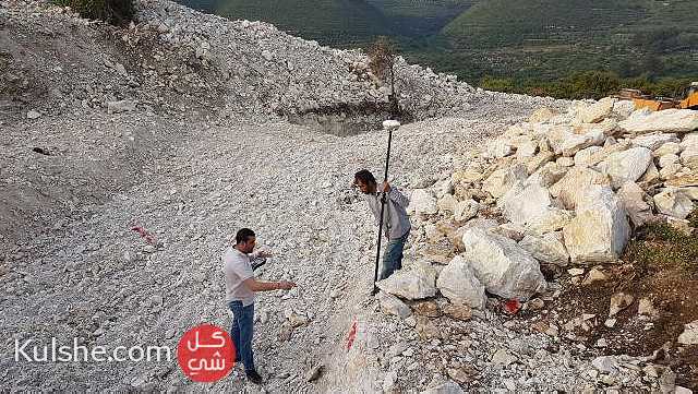 ارض للبيع في لبنان البترون مرخصة ومحفورة لبناء ٧ فلل سكنية - صورة 1
