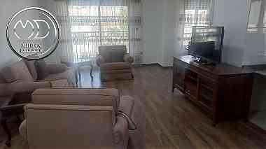 شقة مفروشة للايجار عبدون مساحة 70م طابق ثالث بسعر مناسب .