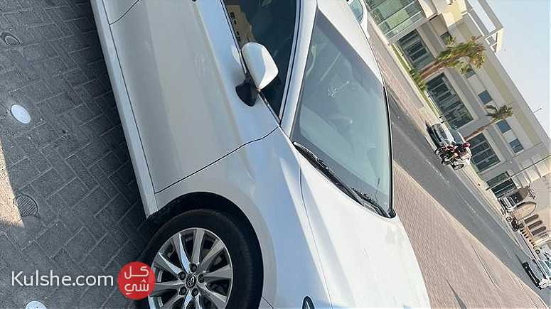 Toyota Camry GLE Model 2019 Bahrain agency - صورة 1
