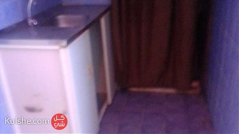 شقه 2غرفه نوم مع الكهرباء للايجار في القضيبيه مقابل اسواق الموسكي - Image 1
