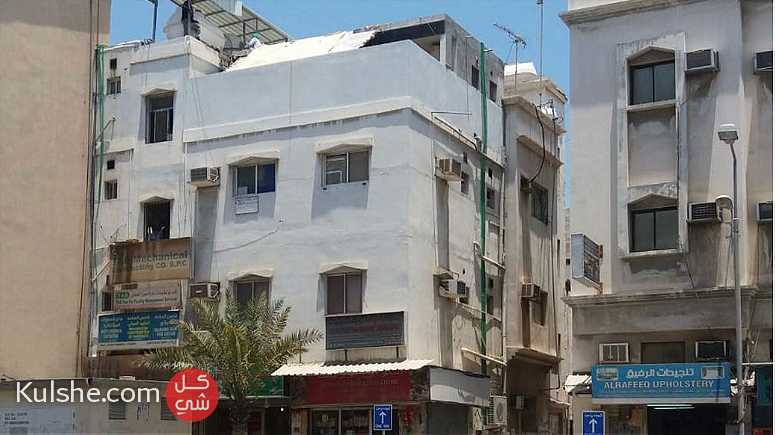 بناية للبيع في المنامة على شارع الامام الحسين - صورة 1