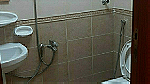 شقه للايجار غرفتين وصاله حمامين مطبخ بدون فرش - Image 6