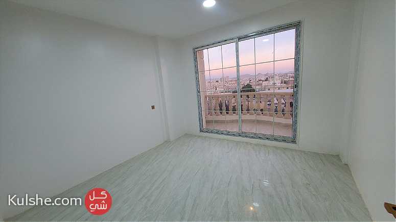 شقق للبيع في صنعاء خلف الجامعة اللبنانية مساحة 130 م جاهزات للسكن - صورة 1