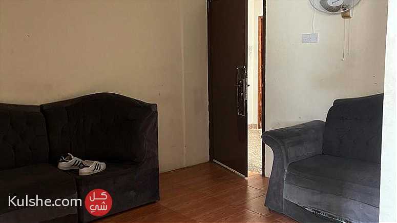 شقه 2غرفة نوم مع الكهرباء للايجار في شارع المعارض مقابل مجمع التامينات - Image 1
