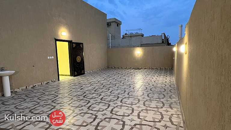 ملحق روف 3 غرف مع السطوح بحي السلامة - Image 1