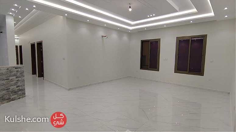 شقه 5 غرف بحي السلامة جديده للبيع جاهزة للسكن تقبل البنوك - Image 1