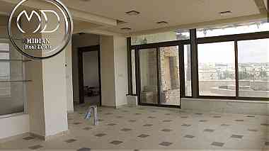 شقة دوبلكس فارغة للايجار الجندويل 350م سوبر ديلوكس اطلالة رائعة .