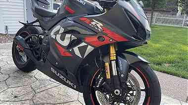2021 Suzuki gsxr 1000cc for sale whatsapp 00971564792011