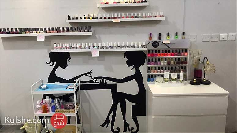 A women s salon for sale in Sanad - صورة 1