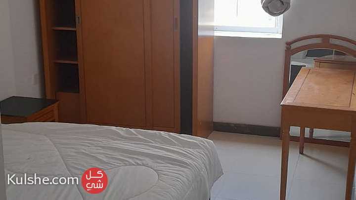 شقه غرفه نوم وصاله نصف فرش مع الكهرباء للايجار في الحوره - Image 1