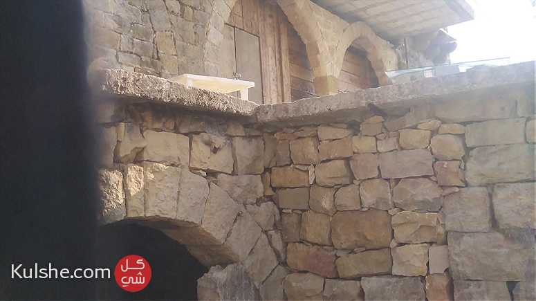 بيت قديم مع ارض للبيع المتن لبنان  Stonehouse and Land Cheap Sale Metn - صورة 1