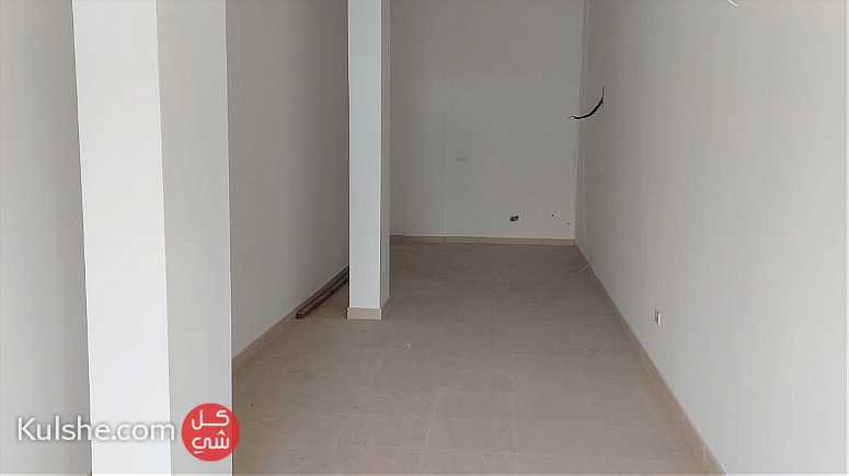 محل للايجار في الحوره علي شارع القصر مساحته 42 متر - Image 1