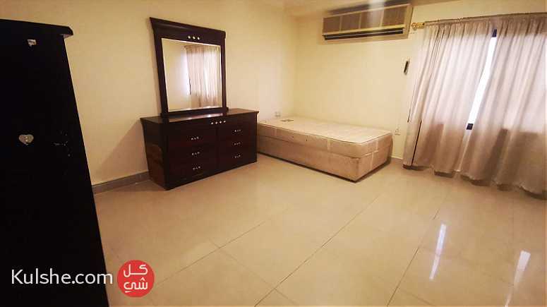 Studio for rent in Juffair half furnished near Al Waha Mall - صورة 1