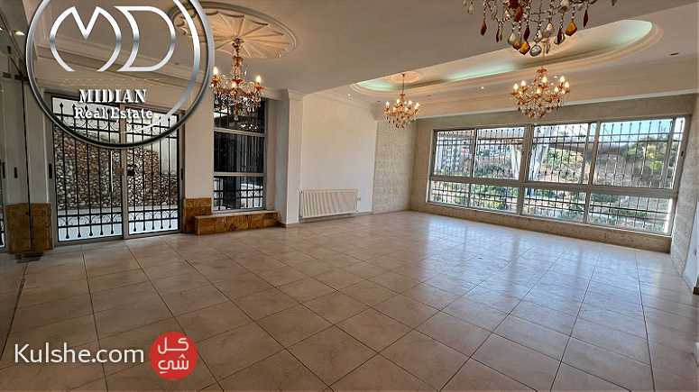 شقة شبه ارضي طابقية للبيع عبدون مساحة 340م مع مسبح و ترس بسعر مميز جدا - Image 1