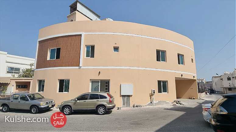 للبيع بيت جديد في منطقة عراد قريب من شارع الخدمات - Image 1