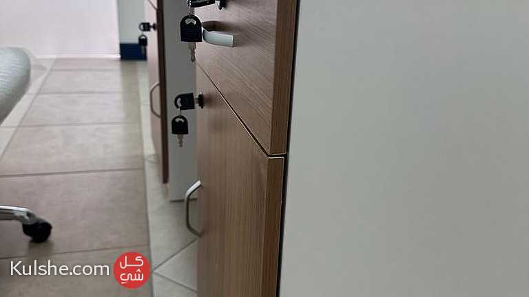أثاث مكتب استقبال و مكتب إداري الجفير - Image 1