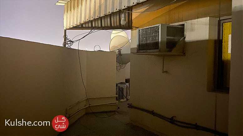 للايجارشقه مع الكهرباء للايجار في جد علي بالقرب من المعهد الحديث - Image 1