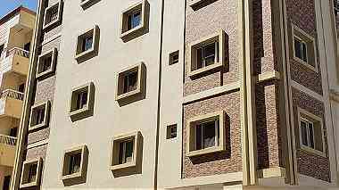 للبيع شقة غرفة وصالة ديلوكس مؤثثة في صلالة منطقة القنطرة شارع السلام