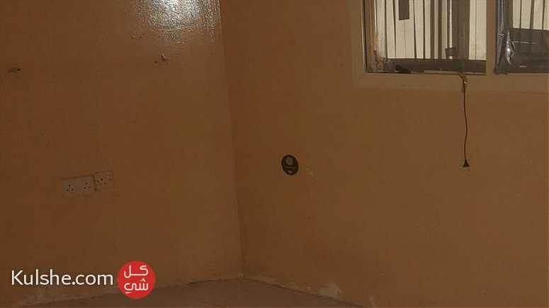 Flat for rent in Muharraq near market road - صورة 1