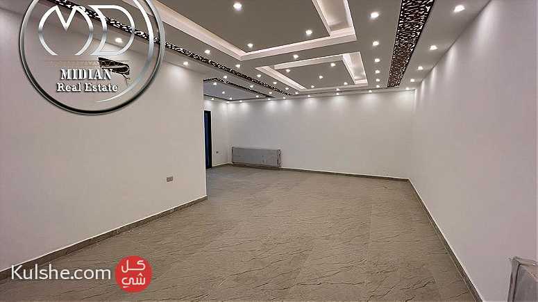 شقة ارضية جديدة للبيع الشميساني 250م مع ترس 50م تشطيب سوبر ديلوكس - Image 1