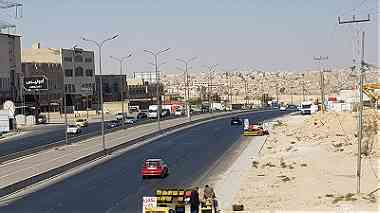 للبيع قطعتين ارض تجاري على اتوستراد عمان الزرقاء مساحة كل قطعة 500 متر